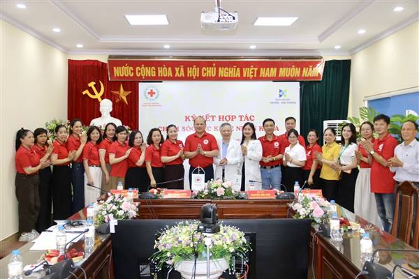 Bệnh viện Mắt Hà Nội - Hải Phòng tặng 10.000 gói khám mắt cơ bản cho người cao tuổi, người già neo đơn, gia đình chính sách
