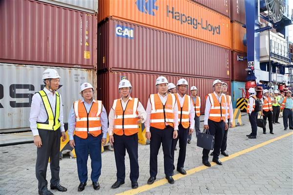 Khảo sát đổi mới mô hình phát triển tại Cảng Container quốc tế Hateco: Đẩy mạnh chuyển đổi số và ứng dụng công nghệ cao