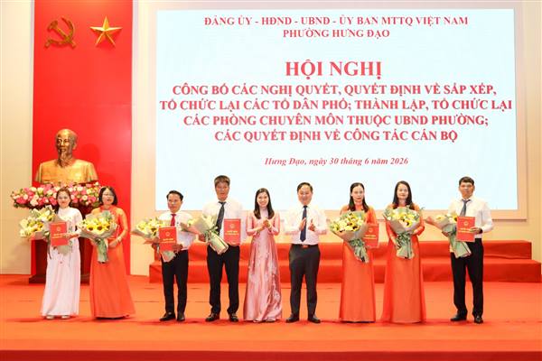 Phường Hưng Đạo công bố Quyết định về sắp xếp lại các Tổ dân phố và các Phòng chuyên môn thuộc UBND phường