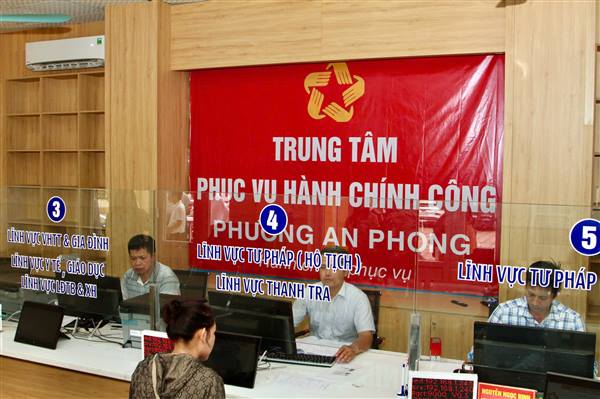Ban hành Quyết định quy định khung số lượng, tên gọi các phòng chuyên môn thuộc UBND cấp xã