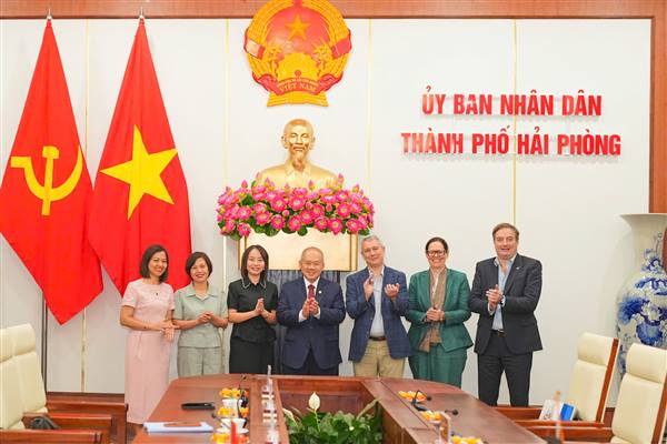 Chủ tịch UBND thành phố Đỗ Thành Trung tiếp Đại sứ Đặc mệnh toàn quyền Vương quốc Bỉ tại Việt Nam