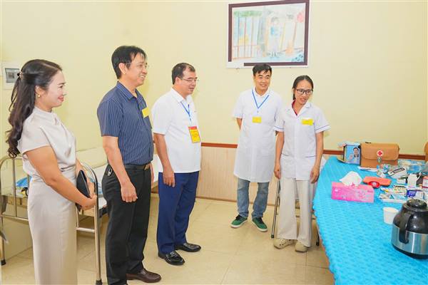 Phó Chủ tịch UBND thành phố Nguyễn Minh Hùng kiểm tra công tác tổ chức Kỳ thi tốt nghiệp THPT năm 2026 trên địa bàn thành phố