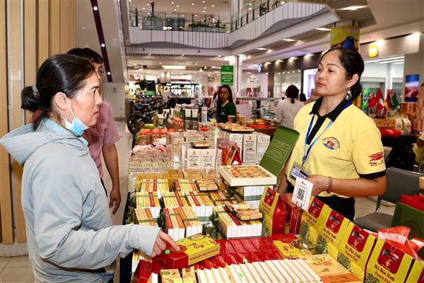 Đẩy mạnh ứng dụng thương mại điện tử trong quảng bá, tiêu thụ sản phẩm OCOP và đặc sản địa phương