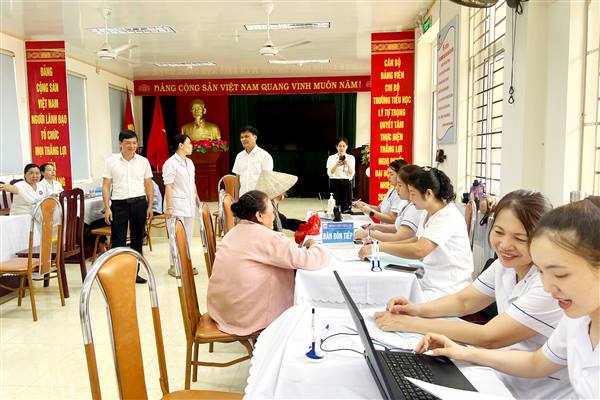 Phường Phù Liễn tổ chức khám sức khỏe, sàng lọc bệnh miễn phí cho Người cao tuổi