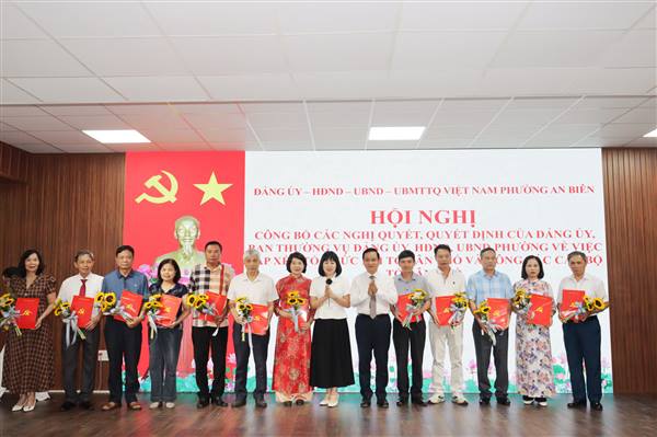 Phường An Biên công bố Quyết định về sắp xếp, tổ chức lại Tổ dân phố và công tác cán bộ Tổ dân phố