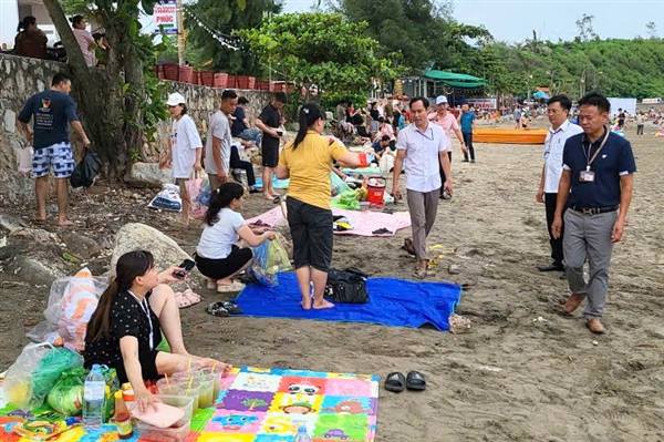 Phường Đồ Sơn quyết tâm gìn giữ bãi biển 295 sạch đẹp 