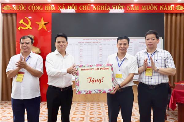 Bí thư Thành ủy Lê Ngọc Châu kiểm tra công tác chuẩn bị và tổ chức Kỳ thi tốt nghiệp THPT