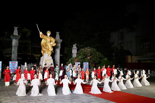 Ra mắt mô hình phát huy giá trị Di sản Đình An Biên và nghệ thuật Ca trù trong canh hát thờ Thành Hoàng