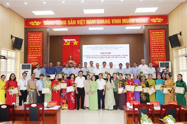 Phường Hồng An kỷ niệm 25 năm Ngày Gia đình Việt Nam và tuyên dương các gia đình văn hóa tiêu biểu năm 2025