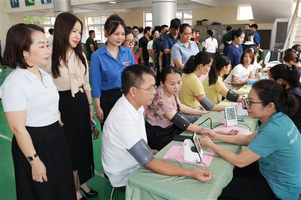 Hơn 200 người tham gia Ngày hội hiến máu tình nguyện phường Hồng An lần thứ II năm 2026