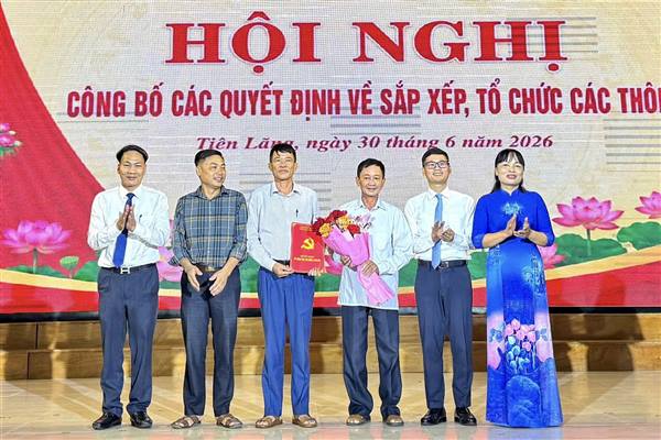 Xã Tiên Lãng công bố các Quyết định về sắp xếp, tổ chức các thôn trên địa bàn