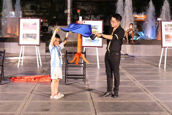 Chương trình nghệ thuật đường phố trẻ trung, sôi động, thu hút đông đảo Nhân dân thành phố và du khách