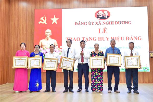 Đảng ủy xã Nghi Dương trao Huy hiệu Đảng đợt 19/5 và đánh giá kết quả 6 tháng đầu năm 2026