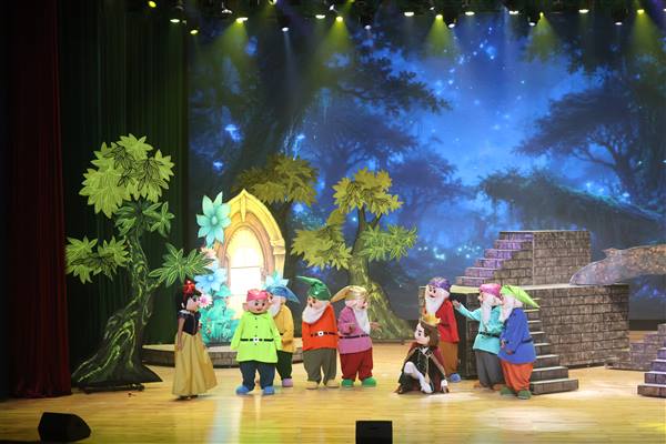 Vở múa rối “Nàng Bạch Tuyết và bảy chú lùn”: hành trình nuôi dưỡng tâm hồn trẻ thơ bằng tình yêu thương, lòng nhân hậu