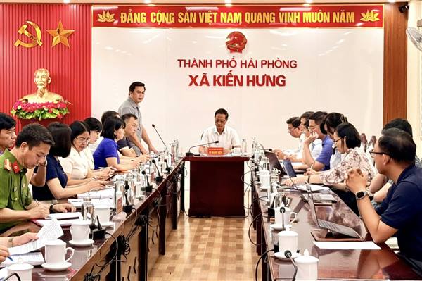 Phó Bí thư Thường trực Thành ủy Đỗ Mạnh Hiến làm việc với Đảng ủy xã Kiến Hưng về triển khai Nghị quyết số 05 của Thành ủy