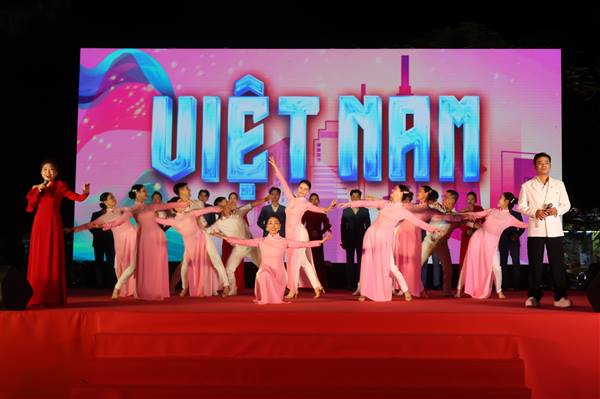 Chương trình nghệ thuật “Gia đình hạnh phúc - Quốc gia thịnh vượng” Kỷ niệm 25 năm Ngày Gia đình Việt Nam