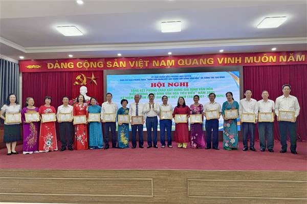 Phường Ngô Quyền kỷ niệm 25 năm Ngày Gia đình Việt Nam và tuyên dương 51 gia đình văn hóa tiêu biểu