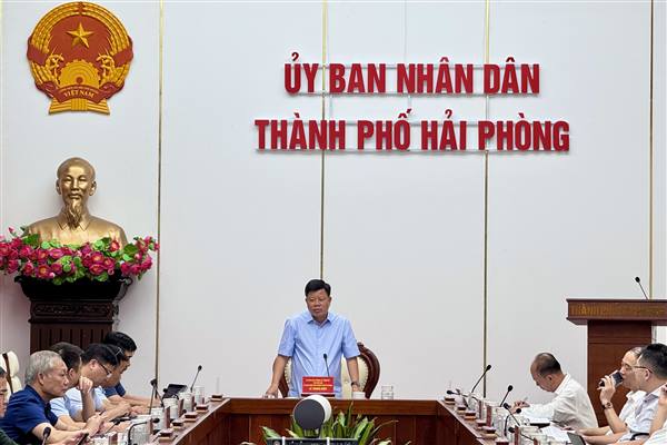 Tháo gỡ khó khăn, đẩy mạnh giải ngân vốn đầu tư công và giải phóng mặt bằng các dự án trọng điểm