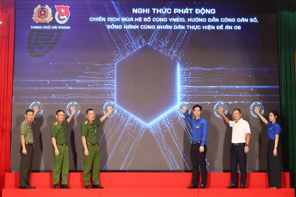 Ra quân Chiến dịch mùa hè số cùng VNeID, hướng dẫn công dân số, đồng hành cùng Nhân dân thực hiện Đề án 06