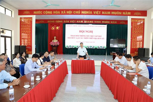 Xã Kiến Hải trao đổi thông tin về phương án sắp xếp, tổ chức lại các thôn trên địa bàn