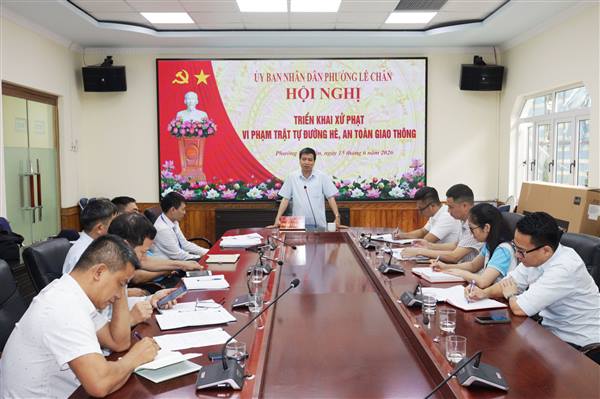 Phường Lê Chân triển khai xử lý bằng hình thức “phạt nguội” vi phạm trật tự đường hè, an toàn giao thông