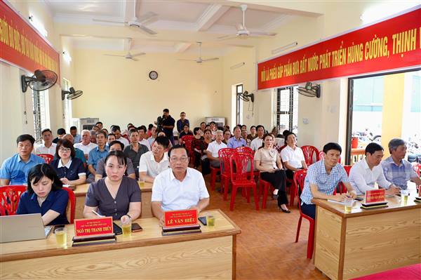 Đồng chí Lê Văn Hiệu, Phó Bí thư Thành ủy, Chủ tịch HĐND thành phố dự sinh hoạt Chi bộ thôn Hoàng Xá, Đảng bộ xã An Lão