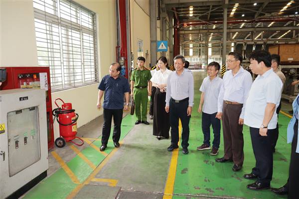 Khảo sát việc thực hiện các quy định về công tác phòng cháy, chữa cháy tại Công ty Nhựa Thiếu niên Tiền Phong và Chung cư HH3, HH4 Đồng Quốc Bình