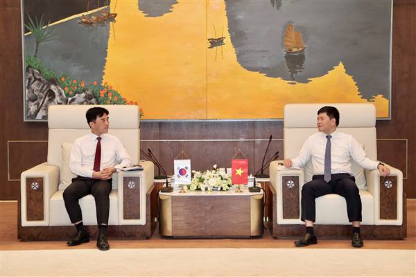 Phó Chủ tịch UBND thành phố Hoàng Minh Cường tiếp Đoàn công tác Đại sứ quán Hàn Quốc tại Việt Nam