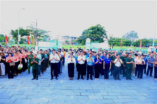 Phường Bạch Đằng ra quân chung tay bảo vệ môi trường