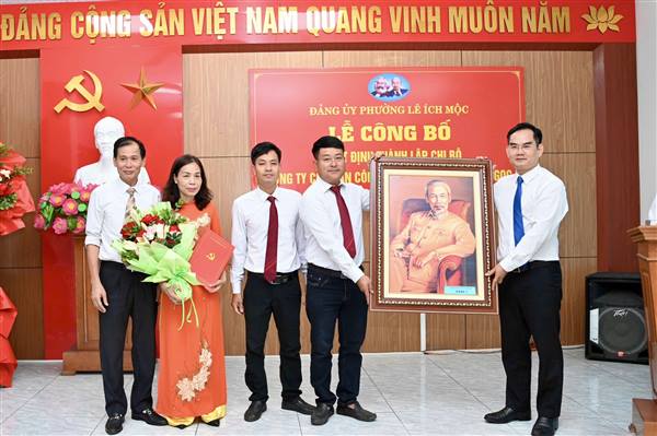 Phường Lê Ích Mộc thành lập Chi bộ Công ty Cổ phần công nghệ điện nước Hòn Ngọc