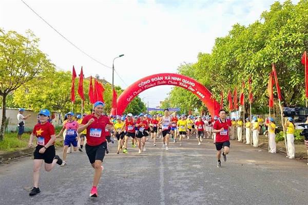 Công đoàn xã Ninh Giang tổ chức Giải chạy tập thể “Những bước chân khoẻ đẹp”