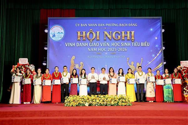 Phường Bạch Đằng vinh danh giáo viên, học sinh tiêu biểu và ra mắt Ban Quản lý Quỹ Khuyến học địa phương