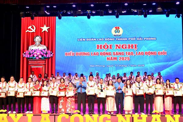 Biểu dương nhiều tập thể, cá nhân điển hình Lao động giỏi, Lao động sáng tạo tiêu biểu năm 2026