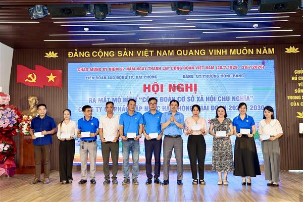 Liên đoàn Lao động thành phố thăm hỏi, tặng quà đoàn viên gia đình chính sách với tổng trị giá hơn 2,3 tỷ đồng