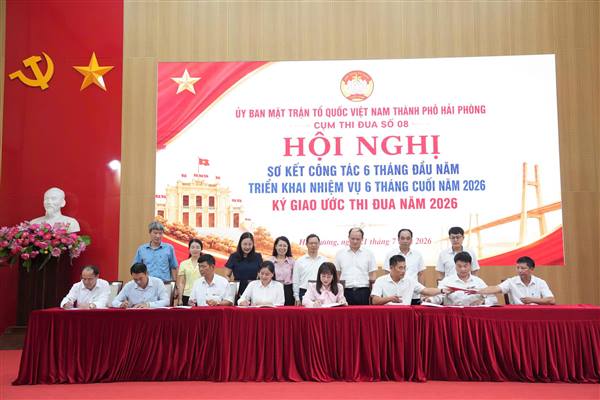 Cụm thi đua số 8 thuộc Ủy ban MTTQ Việt Nam thành phố sơ kết công tác 6 tháng đầu năm, ký kết giao ước thi đua năm 2026