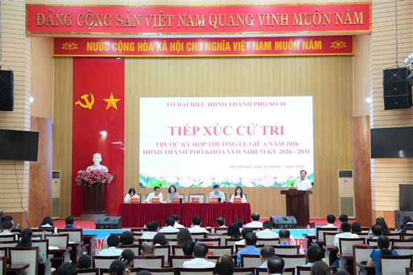 Chủ tịch HĐND thành phố Lê Văn Hiệu cùng Tổ đại biểu HĐND thành phố số 10 tiếp xúc cử tri 5 phường trước Kỳ họp thường lệ giữa năm 2026