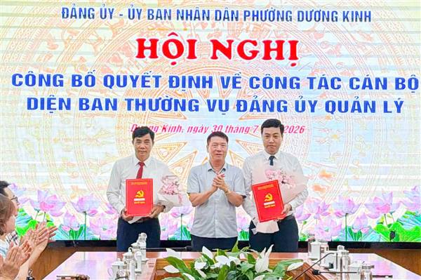 Phường Dương Kinh công bố Quyết định về công tác cán bộ diện Ban Thường vụ Đảng ủy phường quản lý