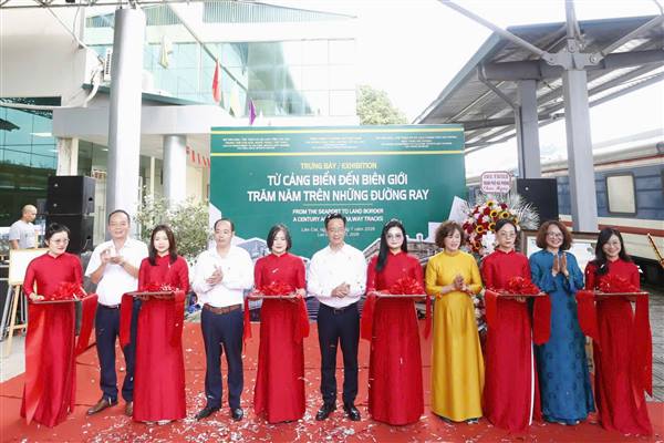 Trưng bày chuyên đề “Từ cảng biển đến biên giới - Trăm năm trên những đường ray”