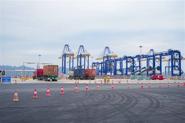 Báo cáo tình hình phát triển kinh tế- xã hội thành phố 6 tháng đầu năm; nhiệm vụ, giải pháp trọng tâm 6 tháng cuối năm 2026