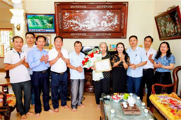 Phường Hải An biểu dương 01 hộ gia đình tự nguyện hiến hơn 131 m² đất phục vụ dự án giao thông