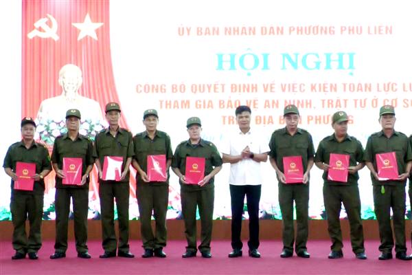 Phường Phù Liễn công bố Quyết định kiện toàn lực lượng tham gia bảo vệ an ninh, trật tự ở cơ sở