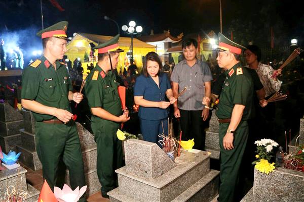 Phường Phù Liễn tổ chức Lễ thắp nến tri ân các Anh hùng liệt sĩ nhân Kỷ niệm 79 năm Ngày Thương binh - Liệt sĩ