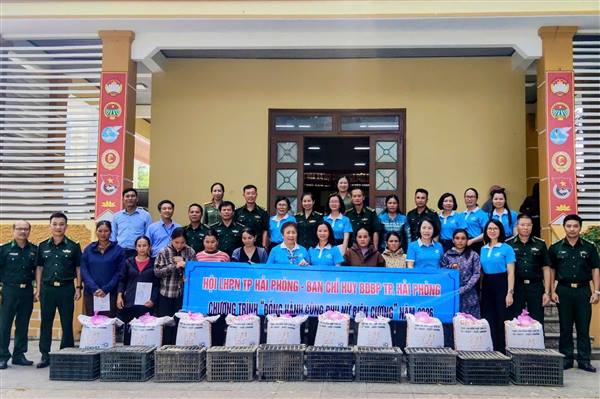 Bộ đội Biên phòng và Hội Liên hiệp Phụ nữ thành phố đồng hành cùng phụ nữ biên cương tại xã Kim Ngân, tỉnh Quảng Trị