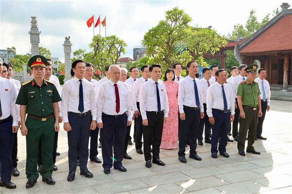 Lãnh đạo thành phố dâng hương tưởng niệm đồng chí Nguyễn Đức Cảnh