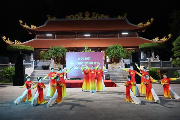 Xã Kiến Thụy tổ chức Chương trình nghệ thuật tri ân các Anh hùng liệt sĩ nhân Kỷ niệm 79 năm Ngày Thương binh - Liệt sĩ