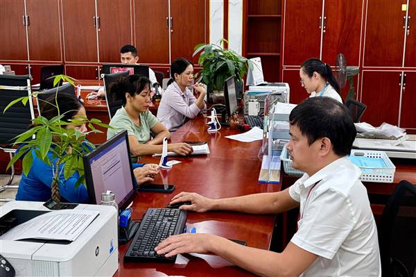 UBND thành phố yêu cầu rà soát, chuẩn hóa thủ tục hành chính, chấm dứt phát sinh "giấy phép con"