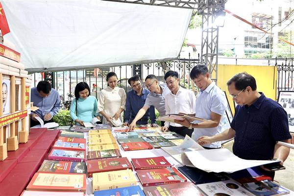 Triển khai thực hiện Chỉ thị của Ban Bí thư về tăng cường sự lãnh đạo đối với hoạt động xuất bản trong tình hình mới