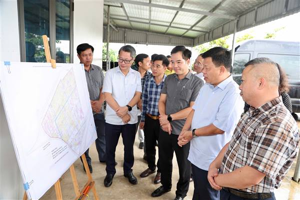 Phó Chủ tịch UBND thành phố Lê Trung Kiên kiểm tra thực địa các dự án hạ tầng giao thông và công nghiệp trọng điểm
