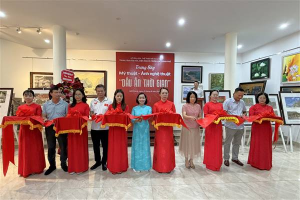 Khai mạc Trưng bày Mỹ thuật - Ảnh nghệ thuật “Dấu ấn thời gian”