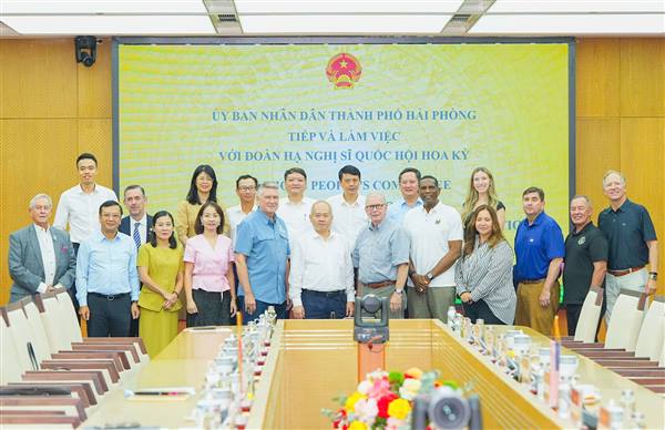 Chủ tịch UBND thành phố Hải Phòng tiếp và làm việc với Đoàn Hạ nghị sĩ Quốc hội Hoa Kỳ